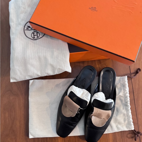 Hermes Black Leather Mules, IT 38 - Rare Equestrian Buckle - Picture 4 of 13